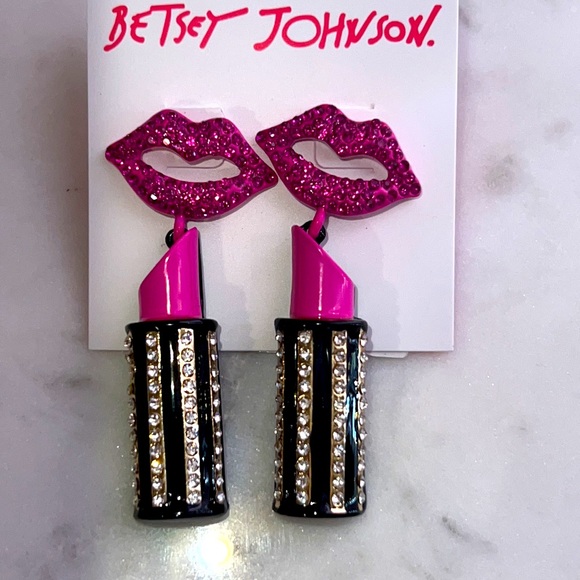 New Betsey Johnson GOING ALL OUT LIPSTICK DROP EARRINGS - Picture 9 of 10
